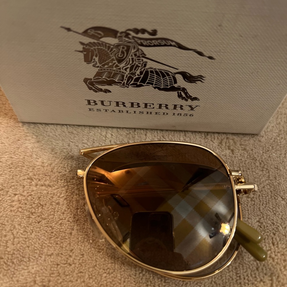 Burberry Sunglasses in Gold with Pattern Lense - Picture 3 of 5